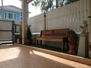 3 Bedroom Villa | Terrace/patio - Baan Par Pern Hadchaosamran (Phetchaburi)