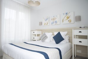 Apartment, 2 Bedrooms (Myrona) | 1 bedroom, premium bedding, soundproofing, iron/ironing board - A Deux Pas de l'Eau (La Ciotat)