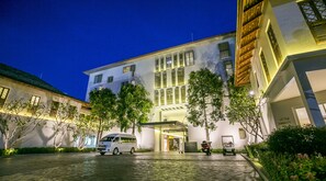 A hotel entrance with a paved driveway, a white van, and a golf cart. - The Palayana Hua Hin (Cha-am)