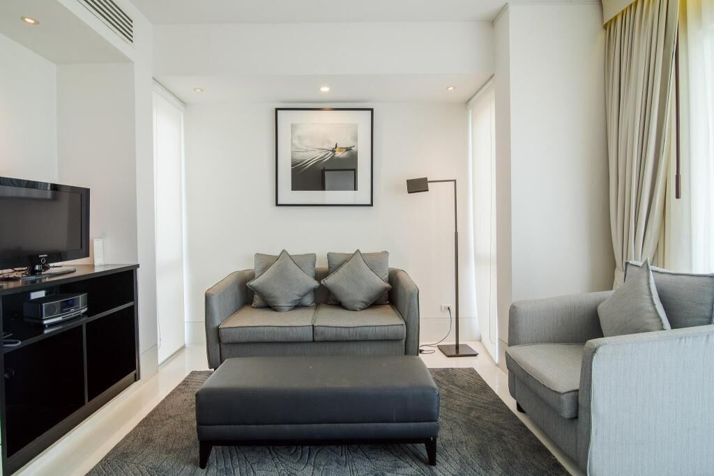 TV a schermo piatto 43 pollici con canali satellitari, TV