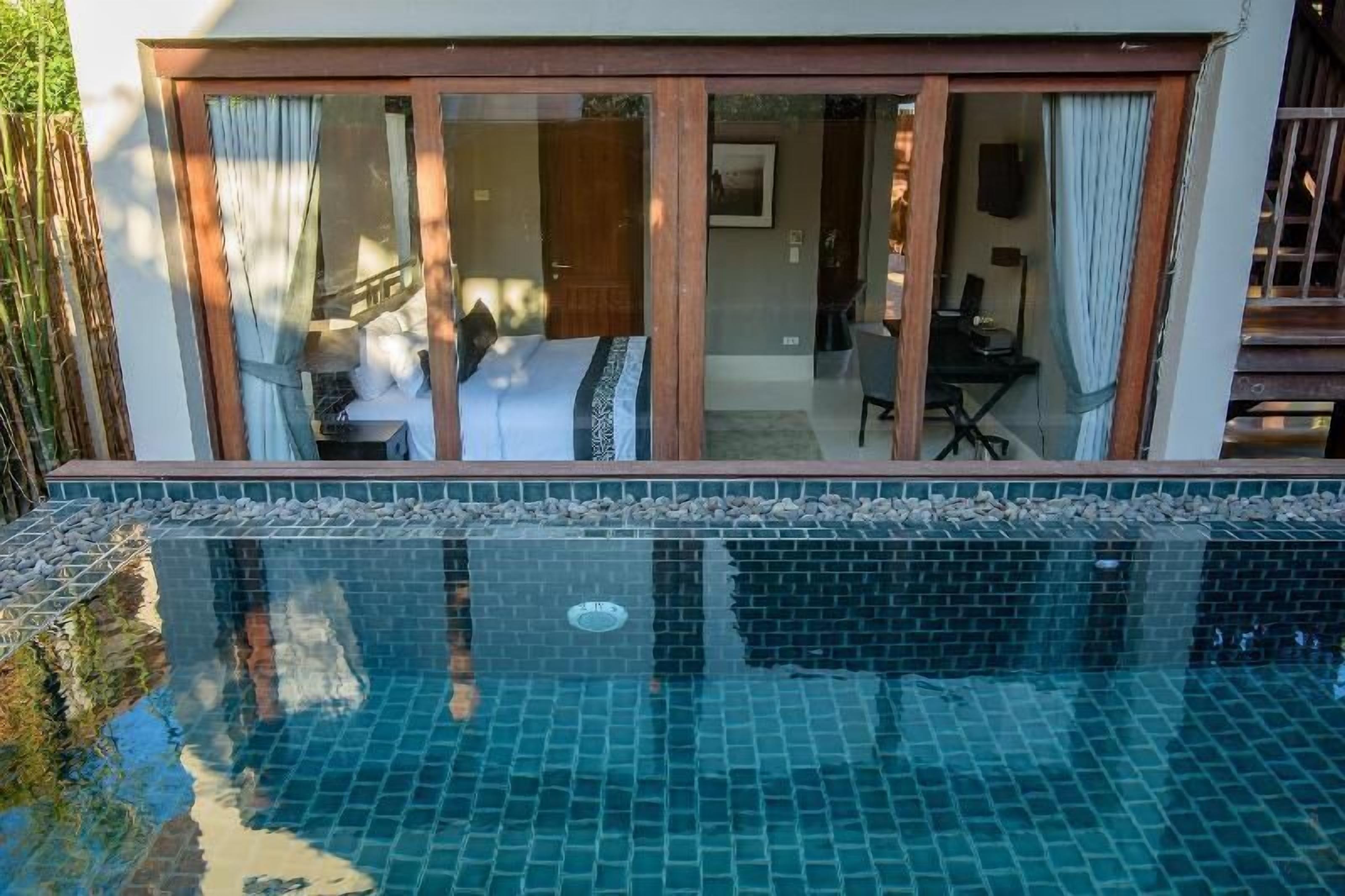 Piscina | Piscina all'aperto, ombrelloni da piscina, lettini