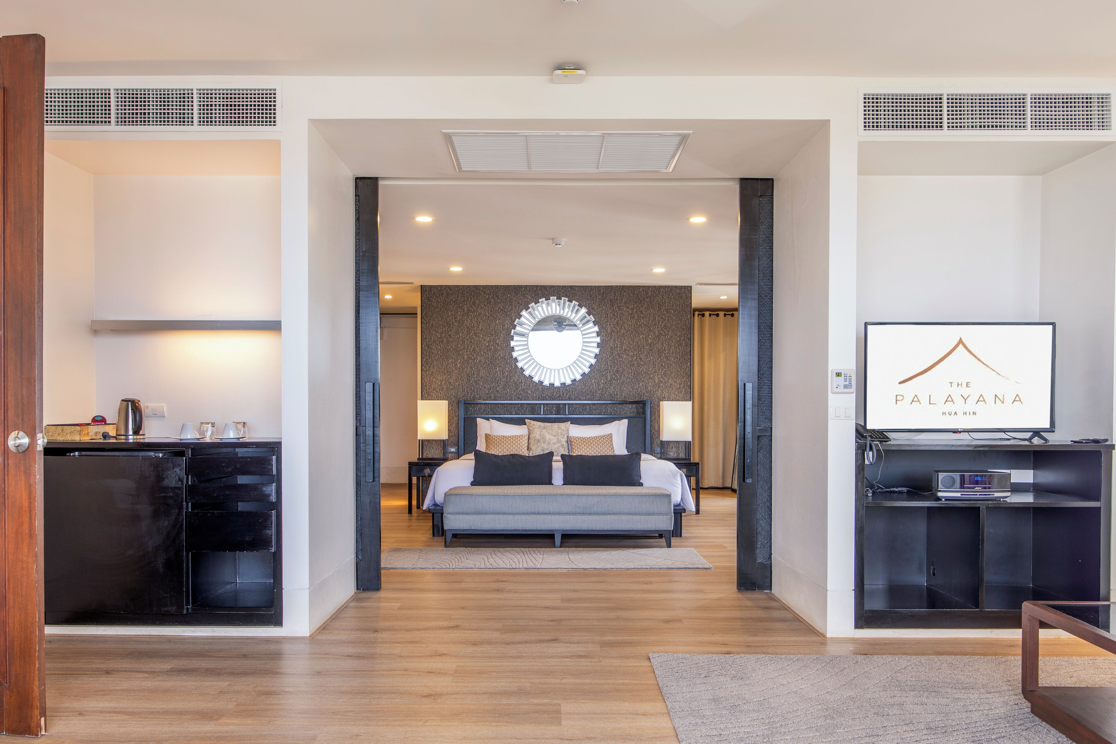 partial seaview family 2 bedroom suite | room amenity