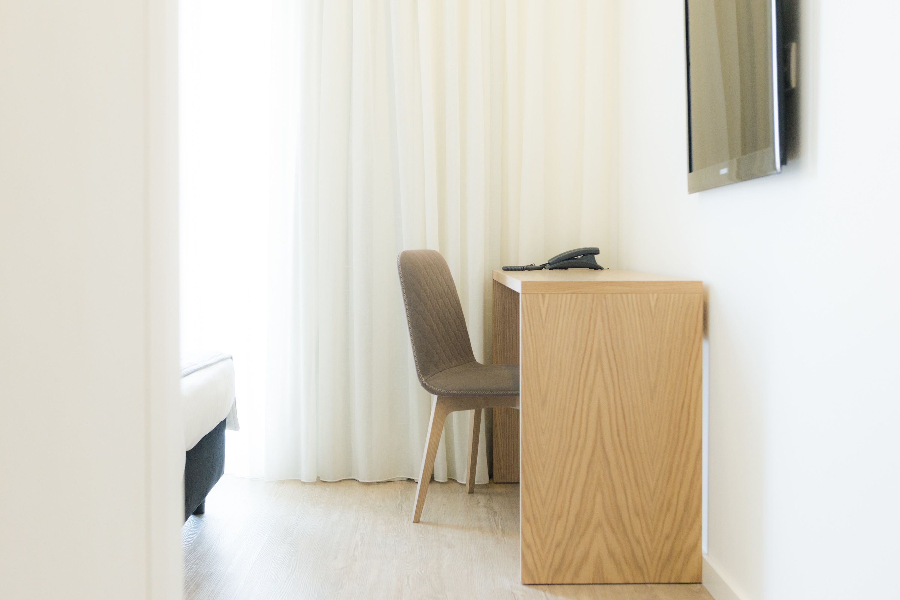 double room | 1 bedroom, in-room safe, individually decorated, desk