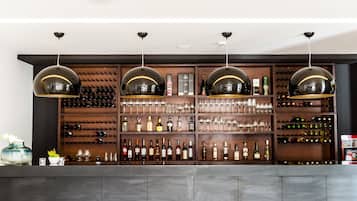 Bar (trong khuôn viên)