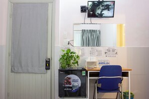 Standaard Twin kamer, 2 eenpersoonsbedden | Een bureau, een laptopwerkplek, verduisterende gordijnen