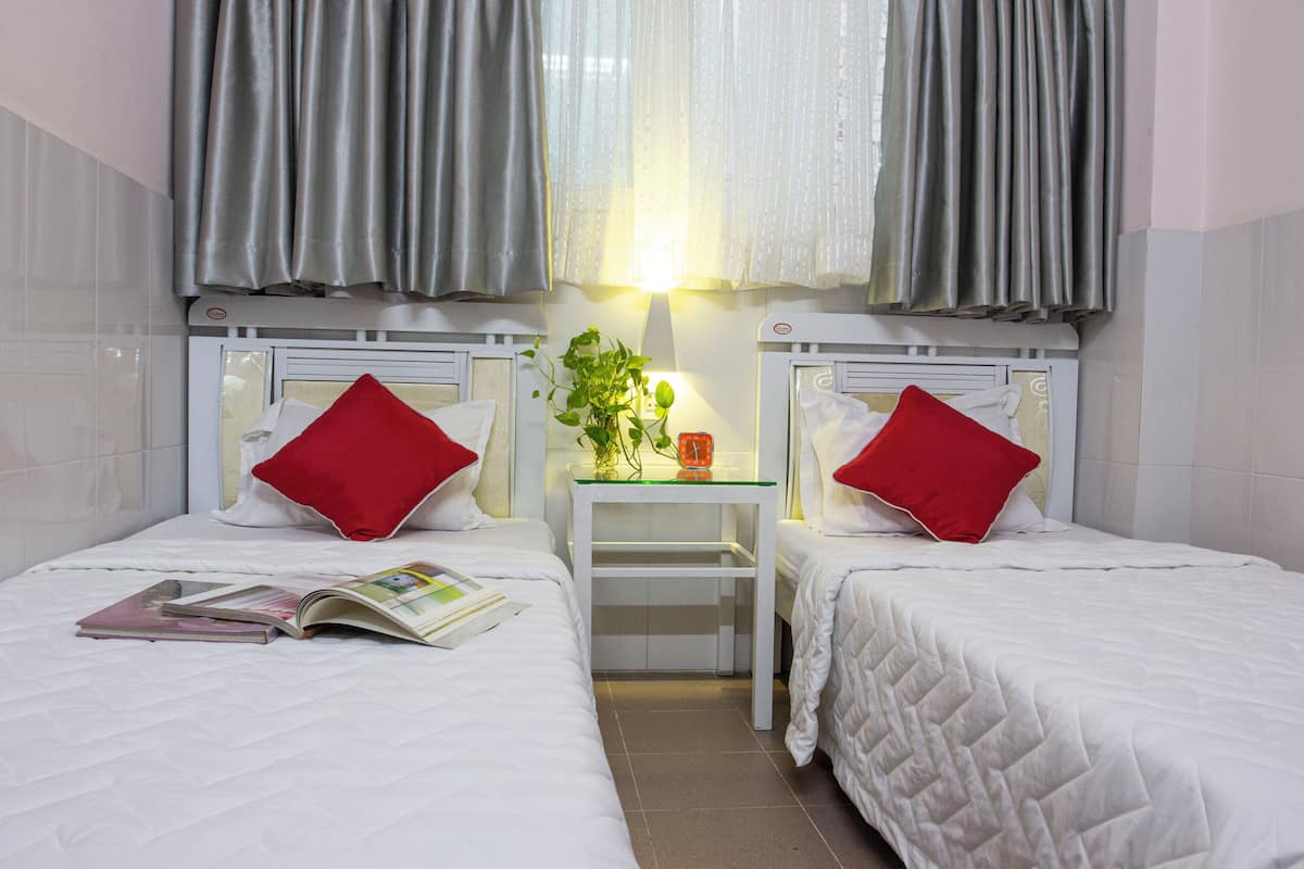 Standard Twin Room, 2 Twin Beds | Desk, laptop workspace, blackout drapes, soundproofing