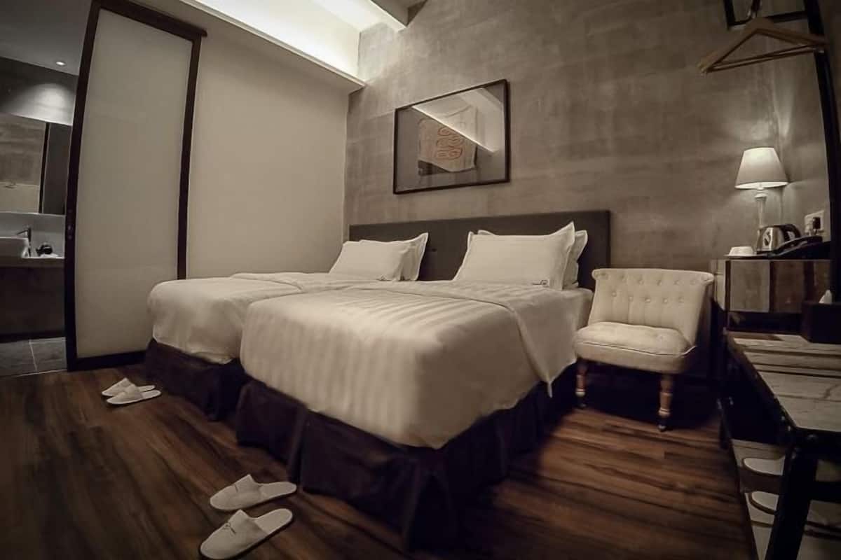 In-room safe, desk, blackout curtains, soundproofing