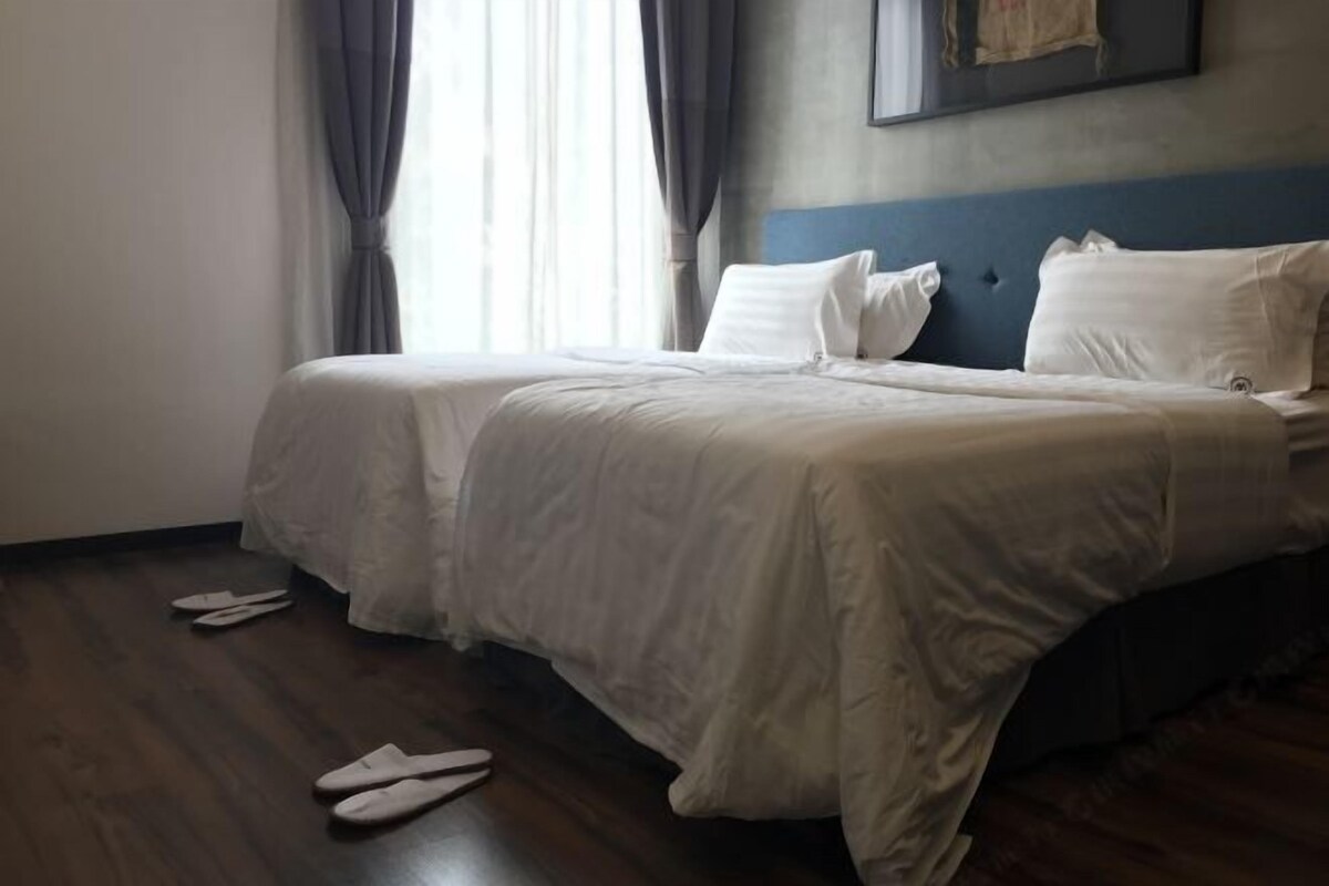 In-room safe, desk, blackout drapes, soundproofing