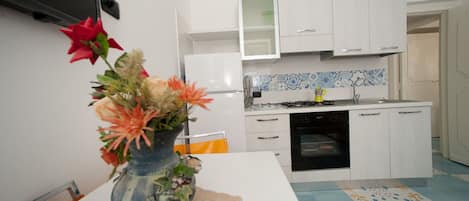 Apartment, 1 Bedroom (Mimì) | Private kitchen | Fridge, stovetop, cookware/dishes/utensils