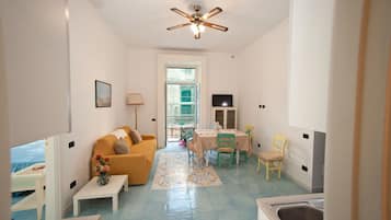 Apartment, 1 Bedroom (Gaetano) | Ruang tamu | TV skrin rata