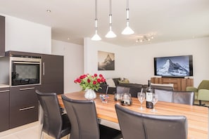 Apartment, 3 Bedrooms, Kitchen, Mountain View | Living area - Ferienhaus Casa Luna (Zermatt)