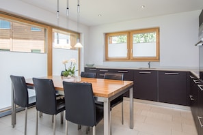 Apartment, 3 Schlafzimmer, Küche, Bergblick | Eigene Küche | Kühlschrank, Herdplatte, Geschirrspüler