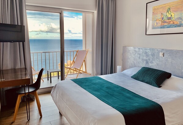 Comfort-Doppelzimmer, Balkon, Meerblick | Hochwertige Bettwaren, Schreibtisch, Verdunkelungsvorhänge