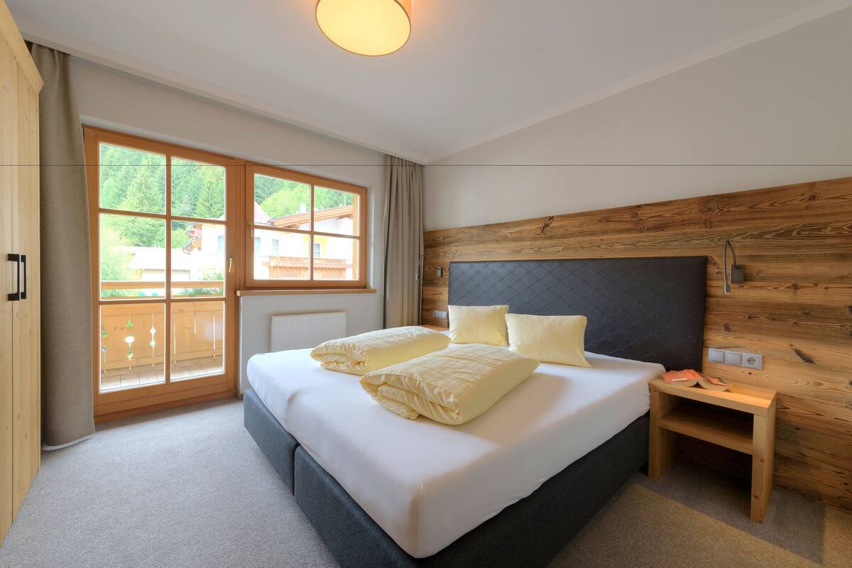 In-room safe, desk, rollaway beds, free WiFi