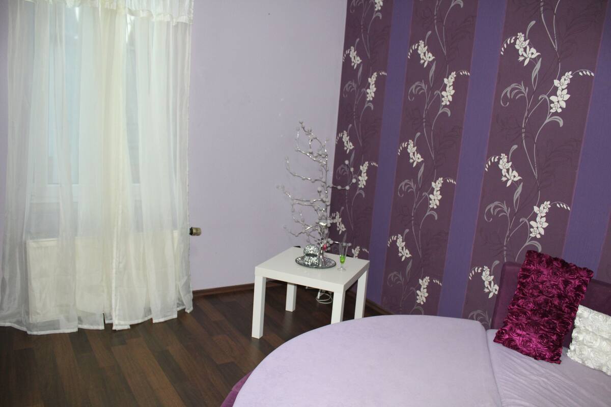 Habitación con 1 cama matrimonial o 2 individuales, 2 camas individuales, baño privado, mezzanine | Cortinas blackout, wifi gratis y ropa de cama