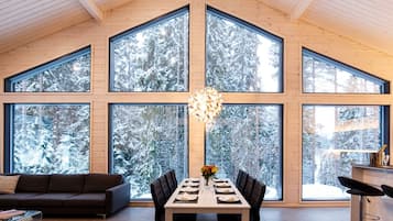 Design Villa, 4 Bedrooms, Sauna | Makan dalam bilik