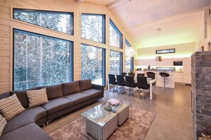 Design Villa, 4 Bedrooms, Sauna | In-room dining - Villa Borealis (Pälkäne)