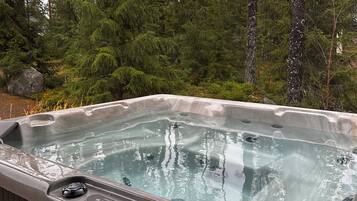 Design-huvila, 4 makuuhuonetta, sauna | Terassi/patio