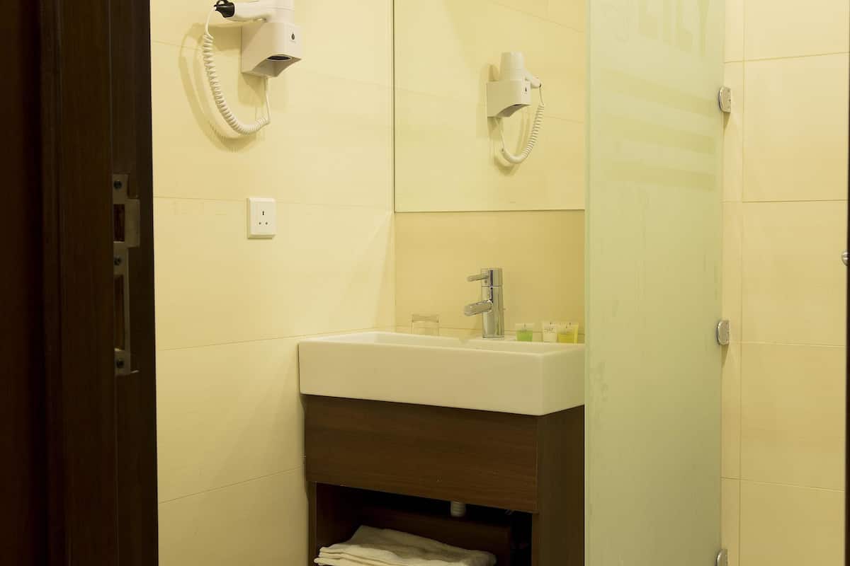Junior Suite | In-room safe, desk, soundproofing, iron/ironing board (on request)