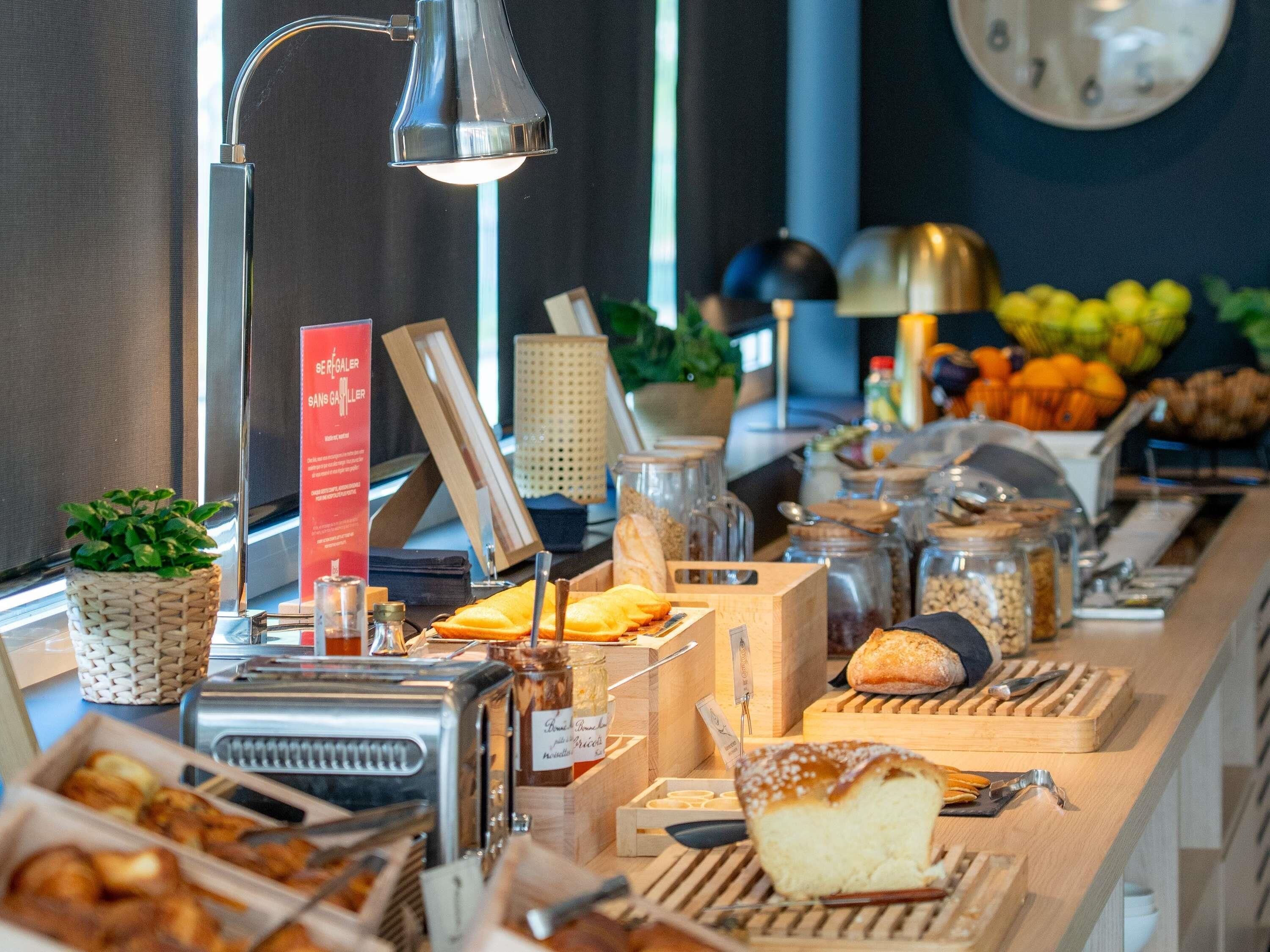 Petit déjeuner buffet servi tous les jours en supplément