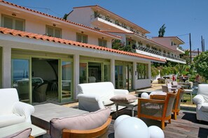Terrace/patio - Sandy Bay Hotel (Lesvos)
