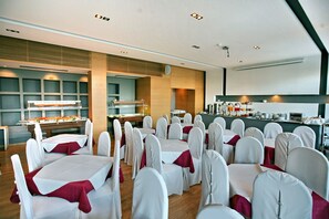 Morgenmadsbuffet hver dag (8 EUR pr. person)