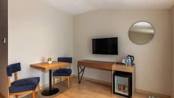 Minibar y caja de seguridad en la habitación