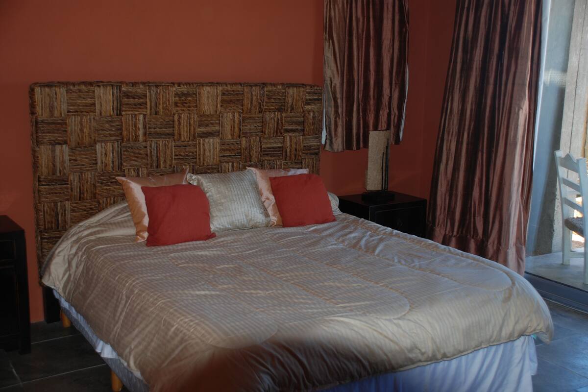 Room, 1 Queen Bed, Microwave (Sunset)