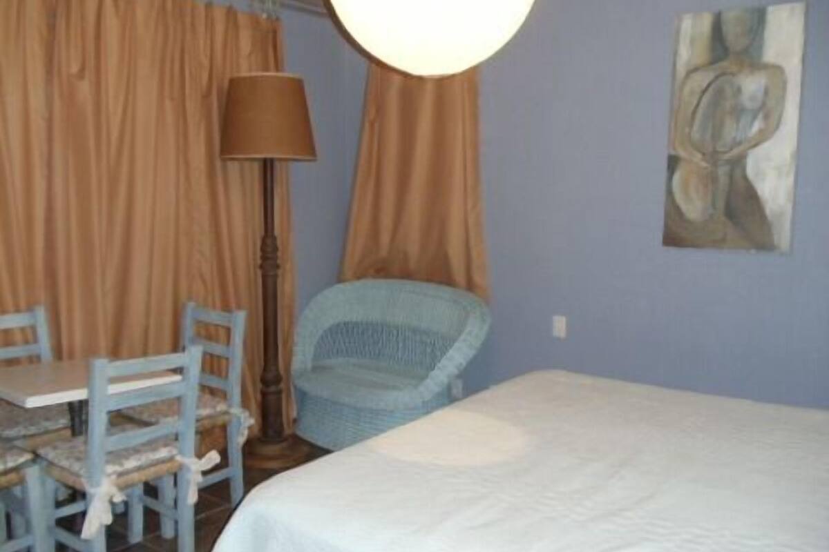 Room, Microwave (Blue)