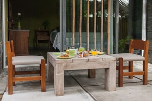 Room, 1 King Bed, Microwave (Lime) | Outdoor dining