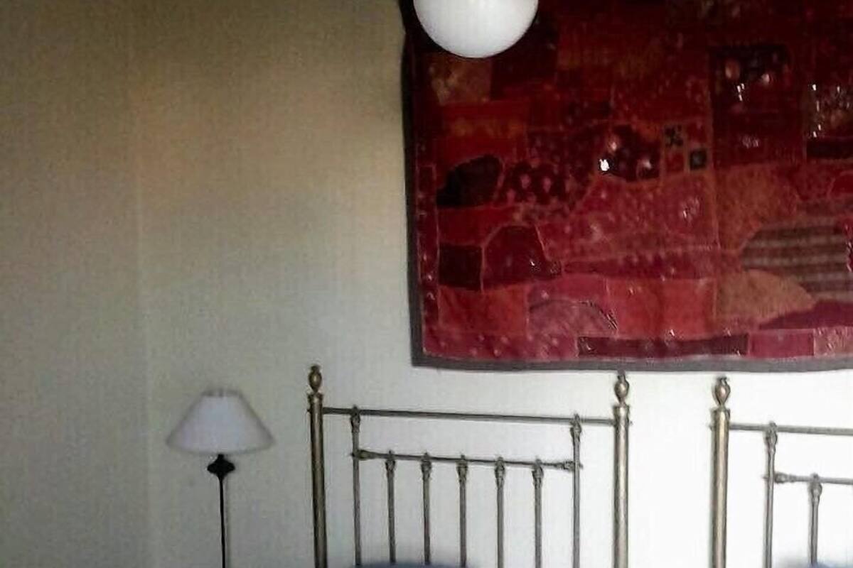 Twin Room, Microwave (Moonlight)