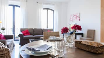Departamento familiar, 2 habitaciones, balcón, vista a la ciudad (Alcazar III) | Sala de estar