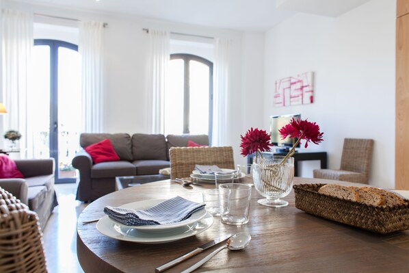 Departamento familiar, 2 habitaciones, balcón, vista a la ciudad (Alcazar III) | Sala de estar