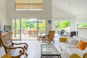 TV, fireplace, DVD player