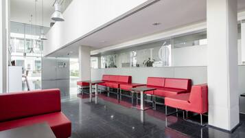 Coin salon dans le hall