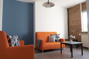 Duplex, 4 quartos, cozinha | Escrivaninha, ferros/tábuas de passar roupa, Wi-Fi de cortesia