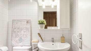 Shower, towels, soap, shampoo