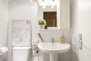 تجهيزات دش، مناشف، صابون، شامبو