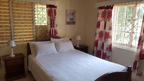 Family House, 3 Bedrooms, Pool View, Poolside - Ocho Rios Almond Tree Villas (Ocho Rios)