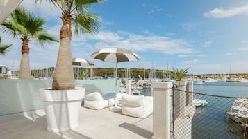 5 Star Executive Suite with Balcony and Sea View | 露台/庭院