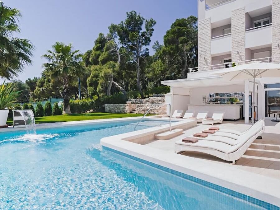 Seasonal outdoor pool, pool umbrellas