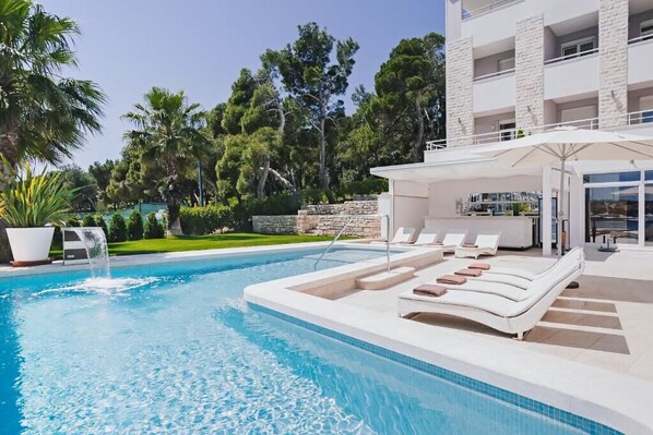 Seasonal outdoor pool, pool umbrellas