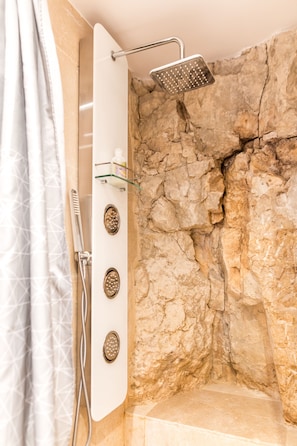 Standard Double Room, Ensuite (Chambre Roches) | Bathroom | Free toiletries, hair dryer, towels, toilet paper