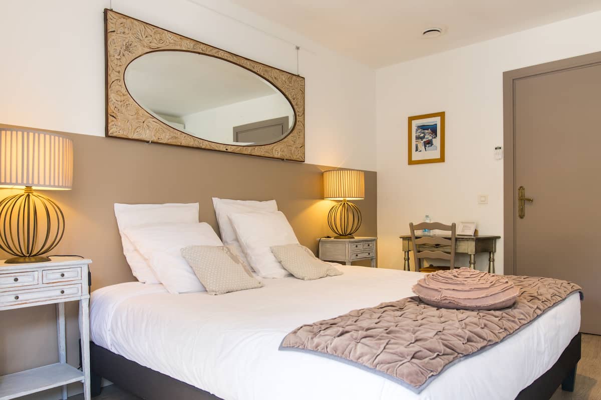 Blackout curtains, free WiFi, bed sheets