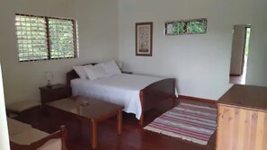 Studio, 1 Bedroom, Pool Access, Pool View | Vue de la chambre