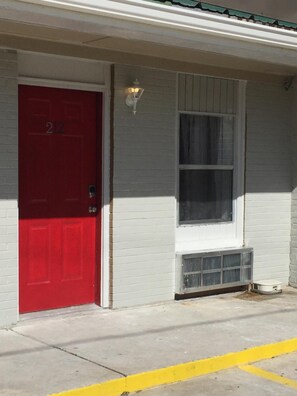 Exterior - Gators Inn (La Rose)