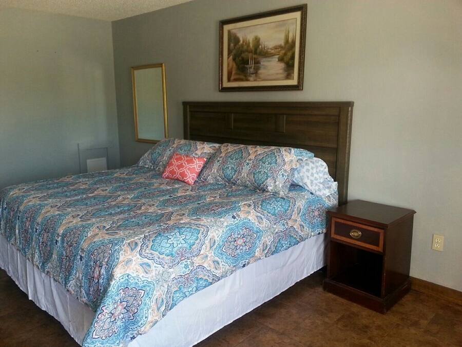 Ropa de cama de alta calidad, escritorio, wifi gratis y ropa de cama