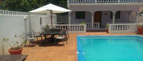 Kolam renang terbuka