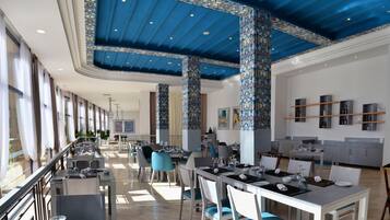 3 restaurants, spécialités Cuisine internationale