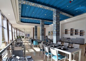 3 ristoranti, aperti a colazione e a pranzo, cucina internazionale